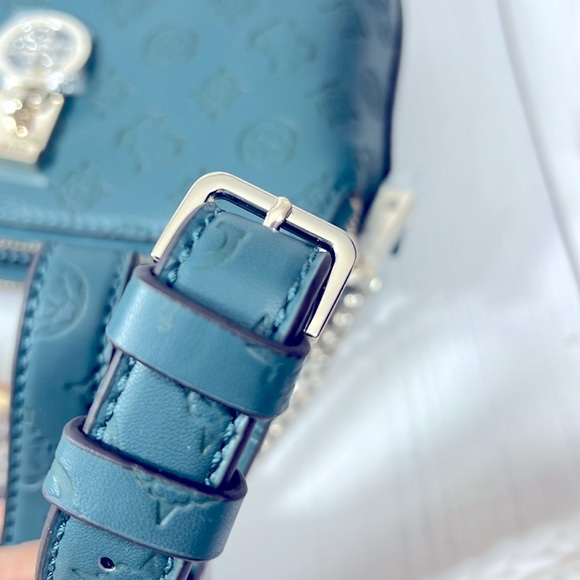 🎄NWT GUESS DOUBLE ZIPPER NINNETTE GREEN PINE CROSSBODY BAG - Picture 10 of 11